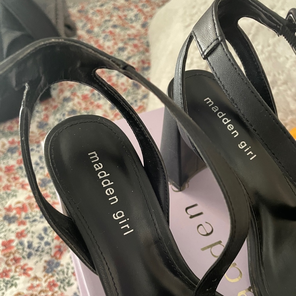 MADDEN GIRL WOMENS WINNI SANDAL - Picture 5 of 5